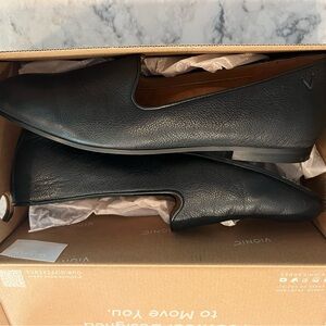 Like new - Black Vionic Willa II Leather Slip on Loafers - Size 10
